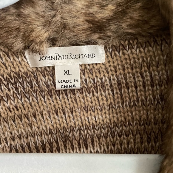 Faux Fur Sweater Vest with matching belt - Picture 3 of 4